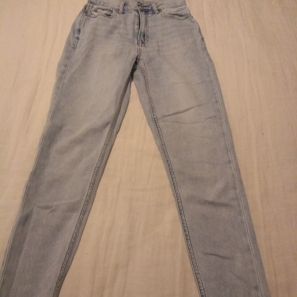 AE light wash MOM JEANS